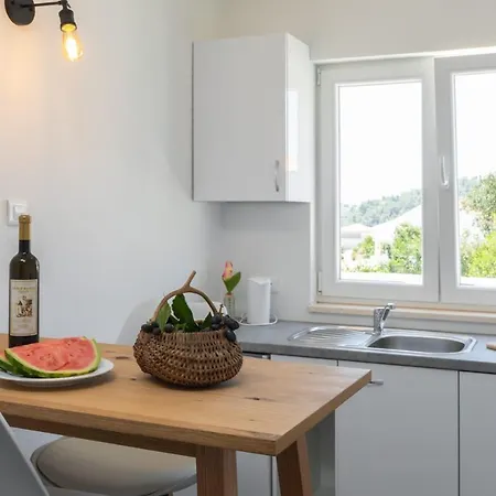 아파트 Maloa One Bedroom White *