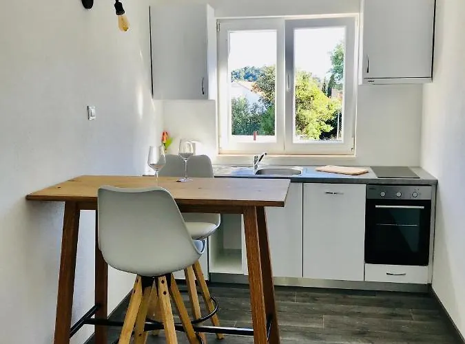 Maloa One Bedroom White 아파트 *